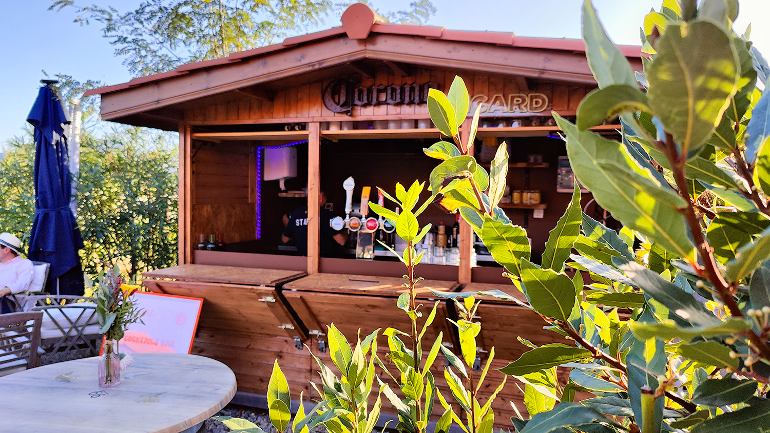 Le bar extérieur
