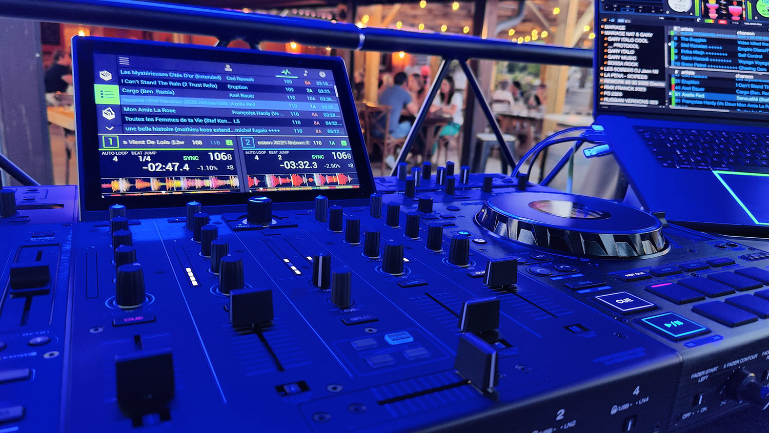 Piste et cabine DJ